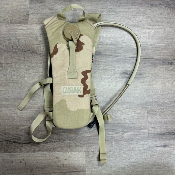 CamelBak Thermalbak US Army Desert Camo 3L/100 Oz Hydration Pack Hiking Outdoors - Picture 1 of 9